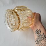 Globe en verre moulé jaune