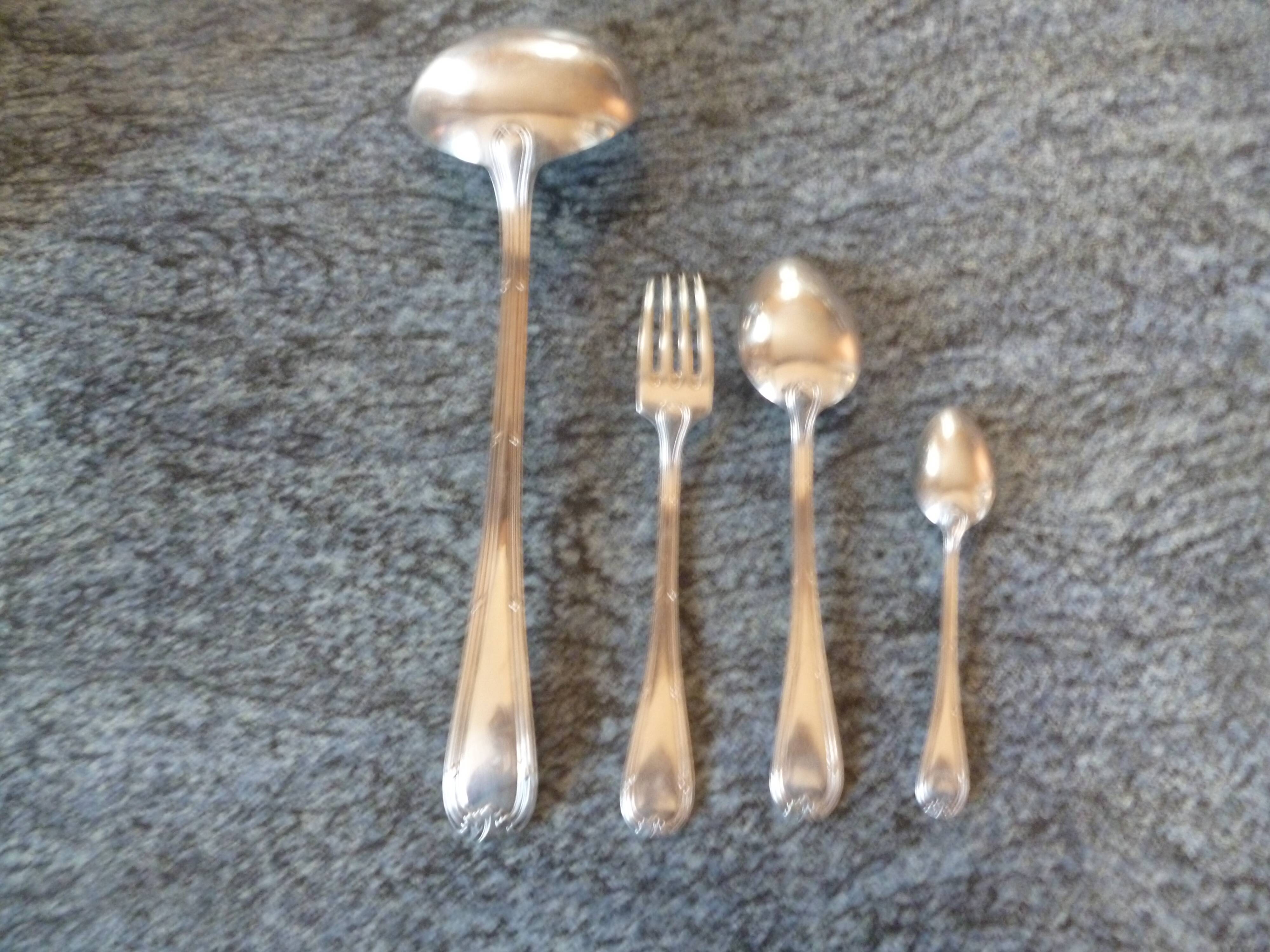 Housewife Silver metal 37 cutlery
