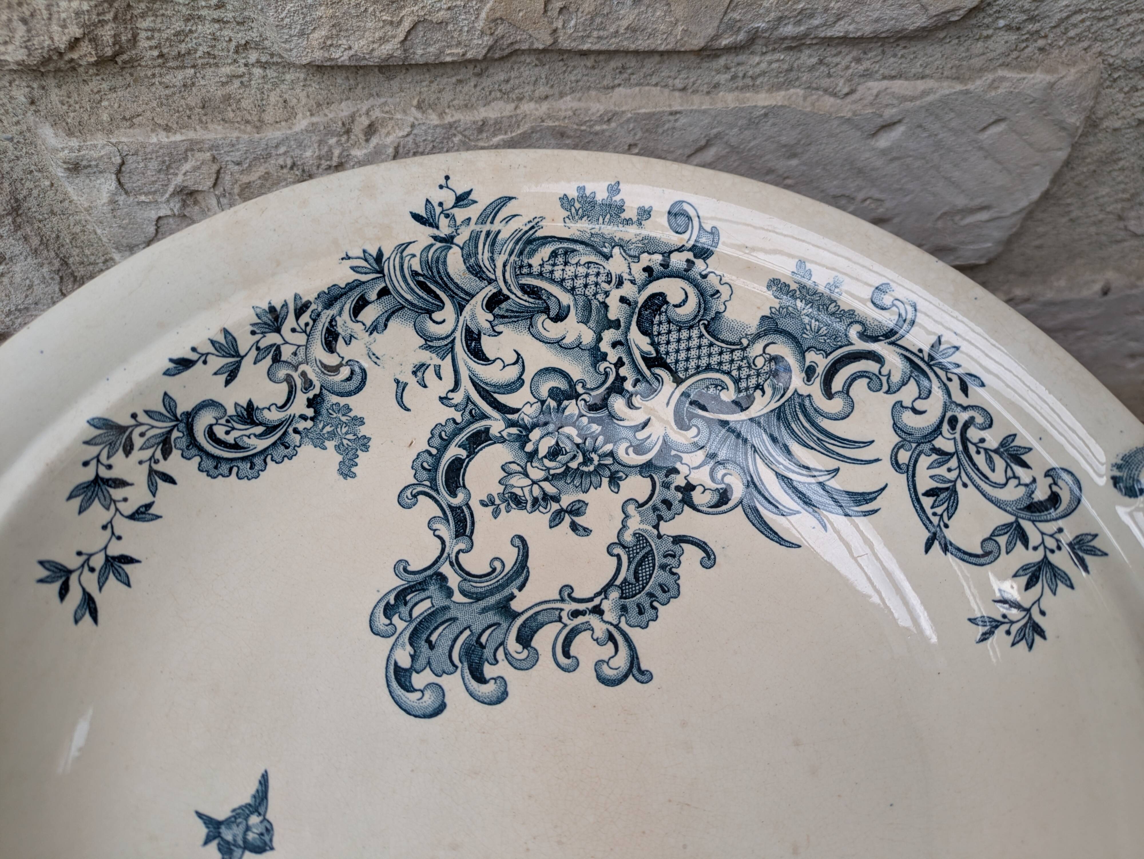 Shallow round plate Boch Frères model Regent with arabesque and foliage decoration.