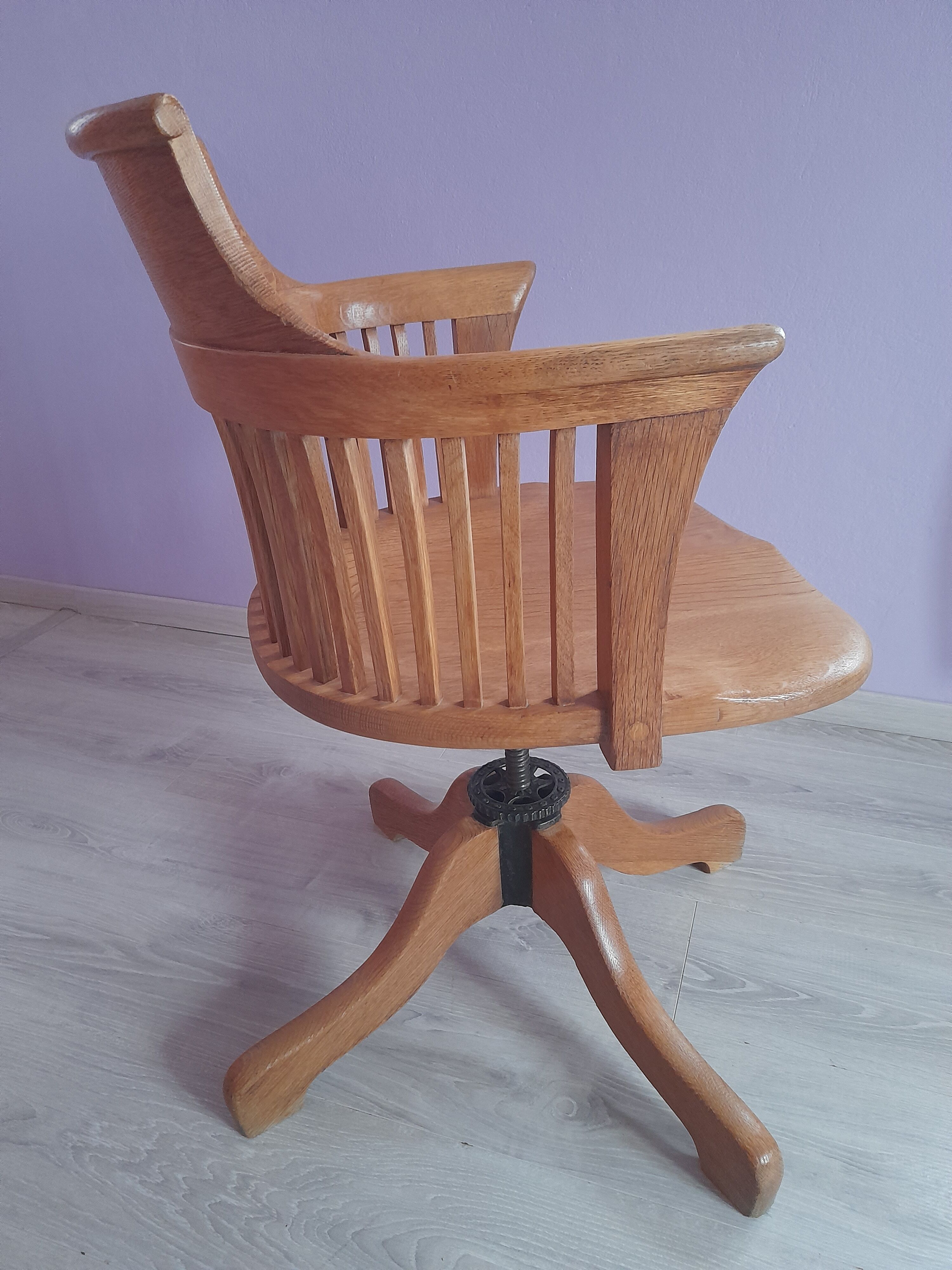 Fauteuil de bureau pivotant dit " américain " époque  1930/40