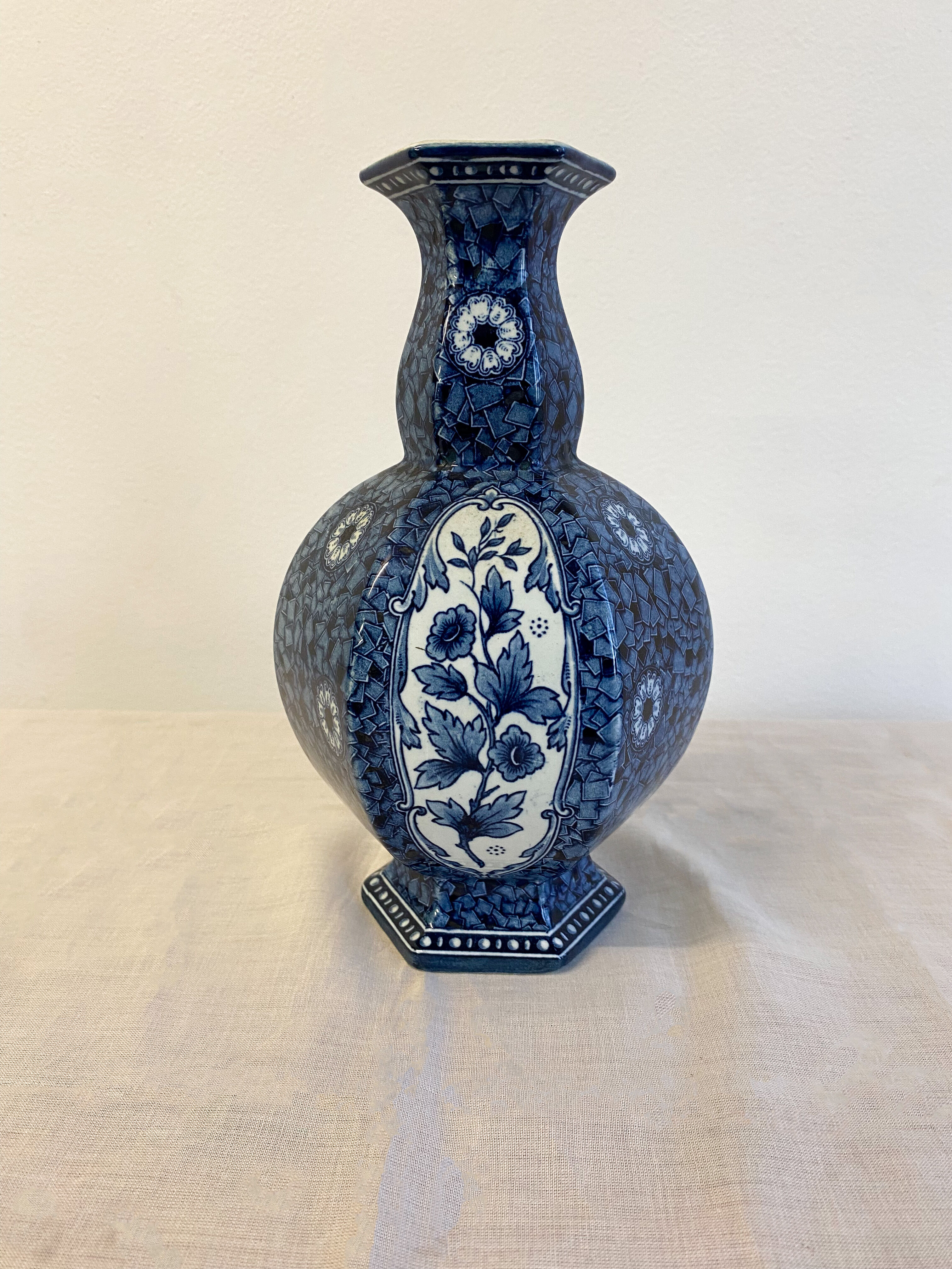 Vase earthenware blue and white floral motifs
