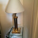Black and gold lamp marks the Daophin
