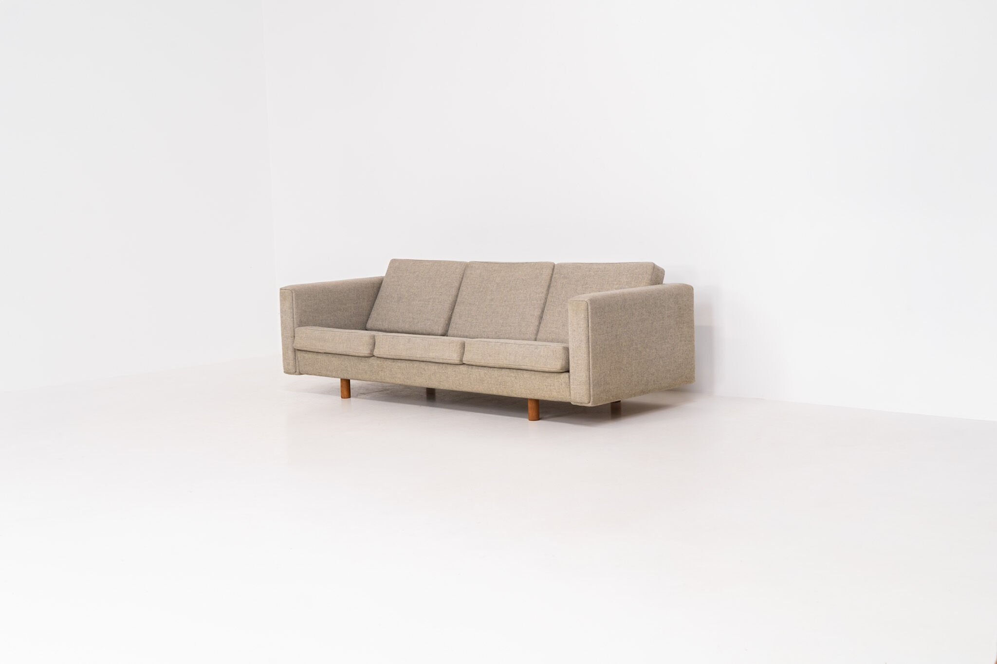 Canapé 3 places GE300 par Hans J. Wegner pour Getama