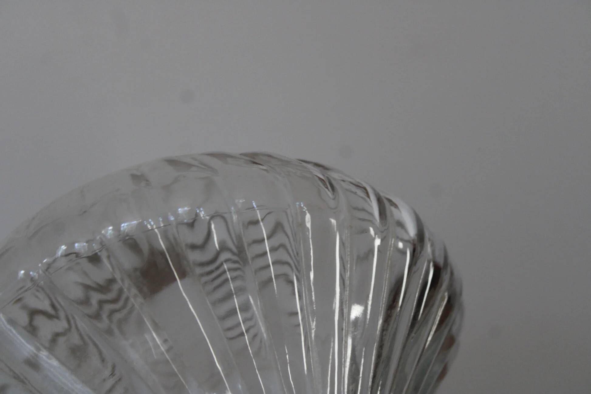 Vintage twisted glass carafe with stopper – H 31 cm