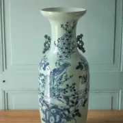 Large Chinese baluster vase in porcelain with bird and flower decoration.