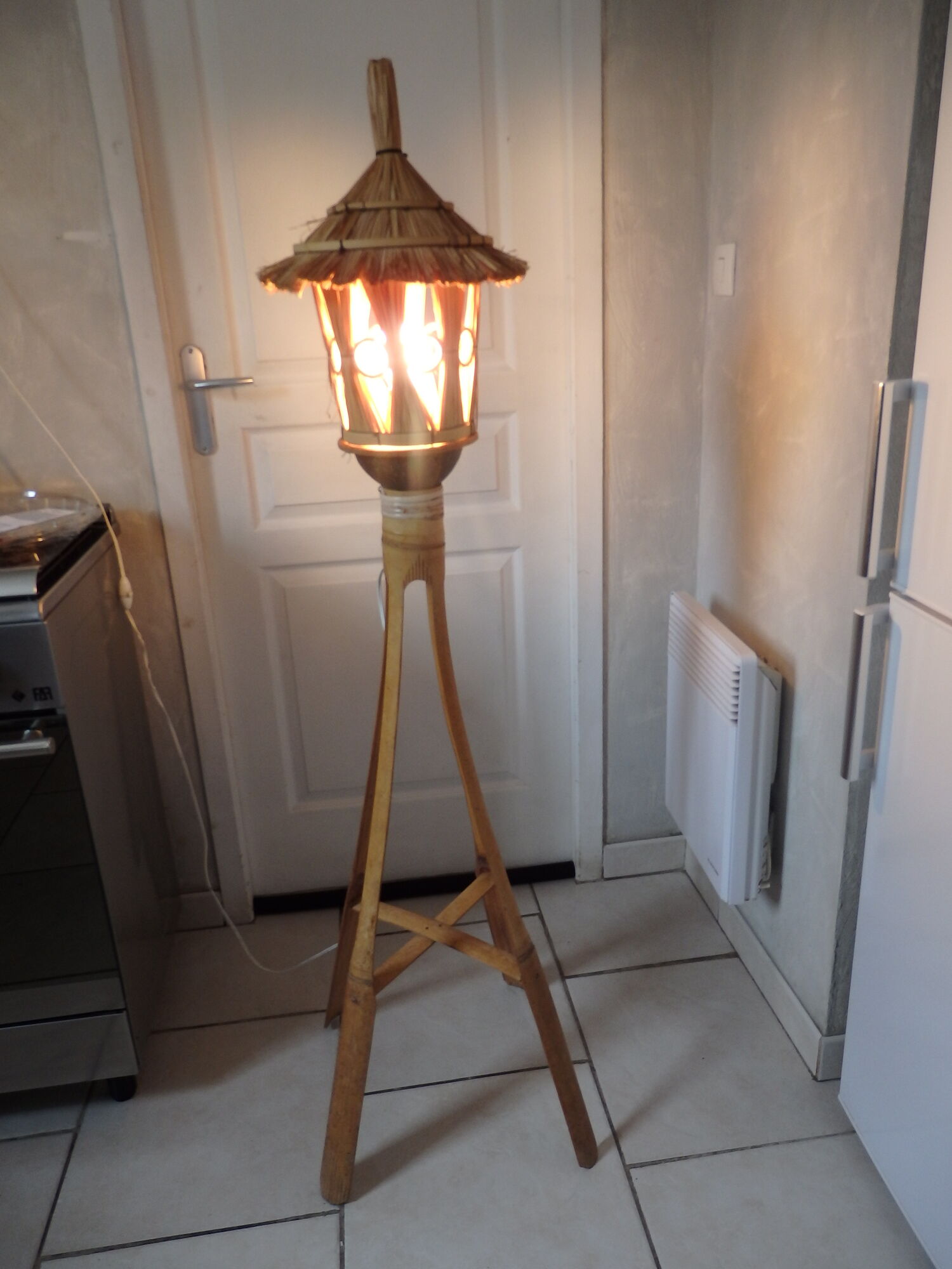 Lampadaire vintage en bambou et rotin