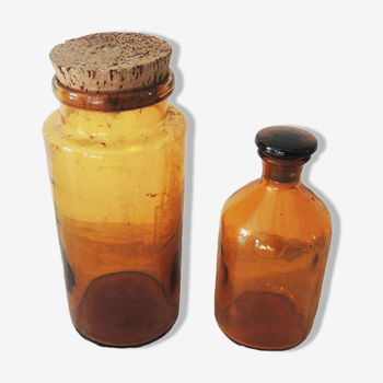 2 anciens pots à pharmacie / flacons apothicaire verre marron