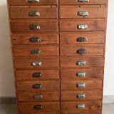 Ancien meuble de métier d'apothicaire en bois vintage 24 tiroirs.