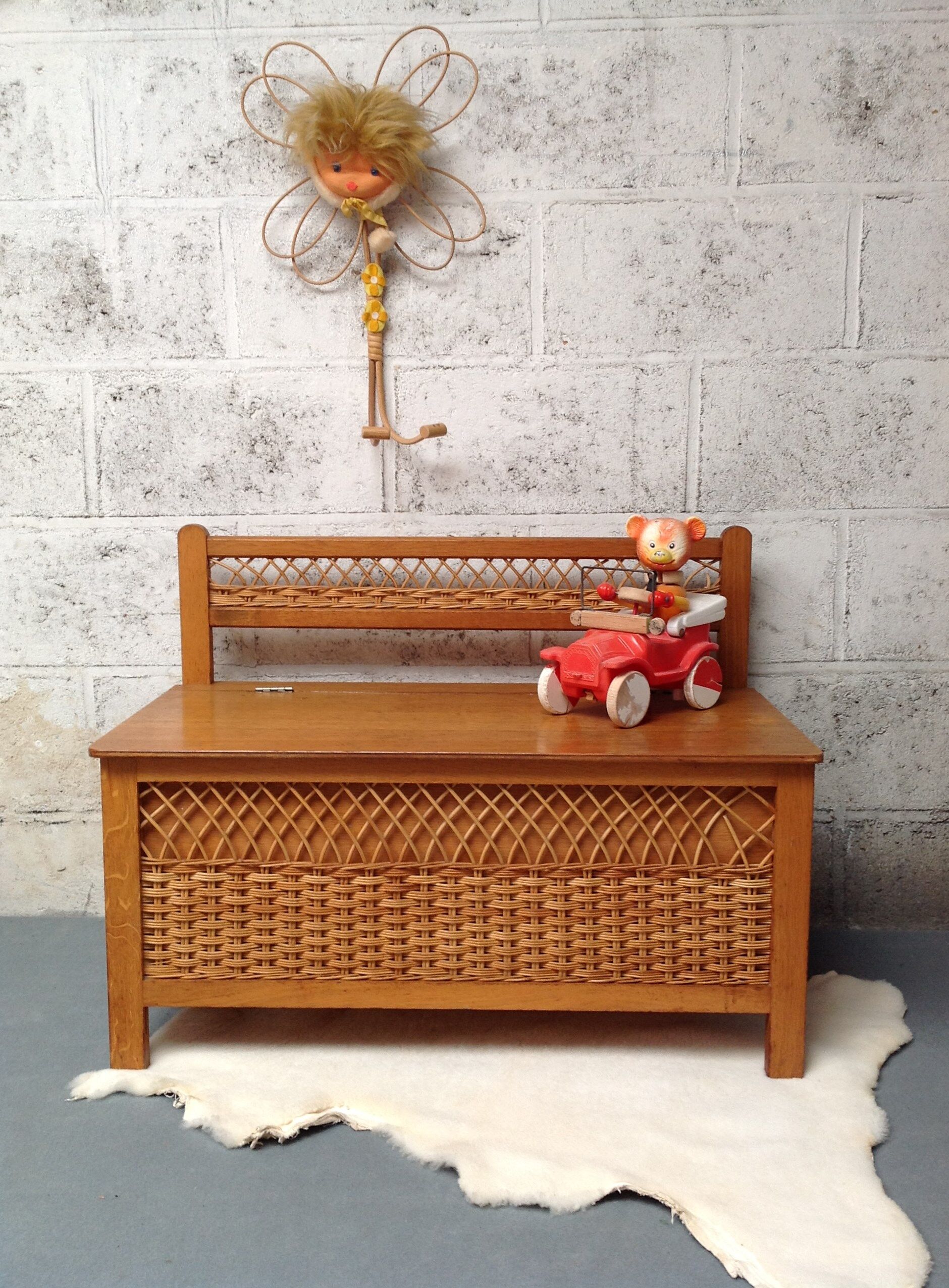 Bench chest wood and rattan vintage toys