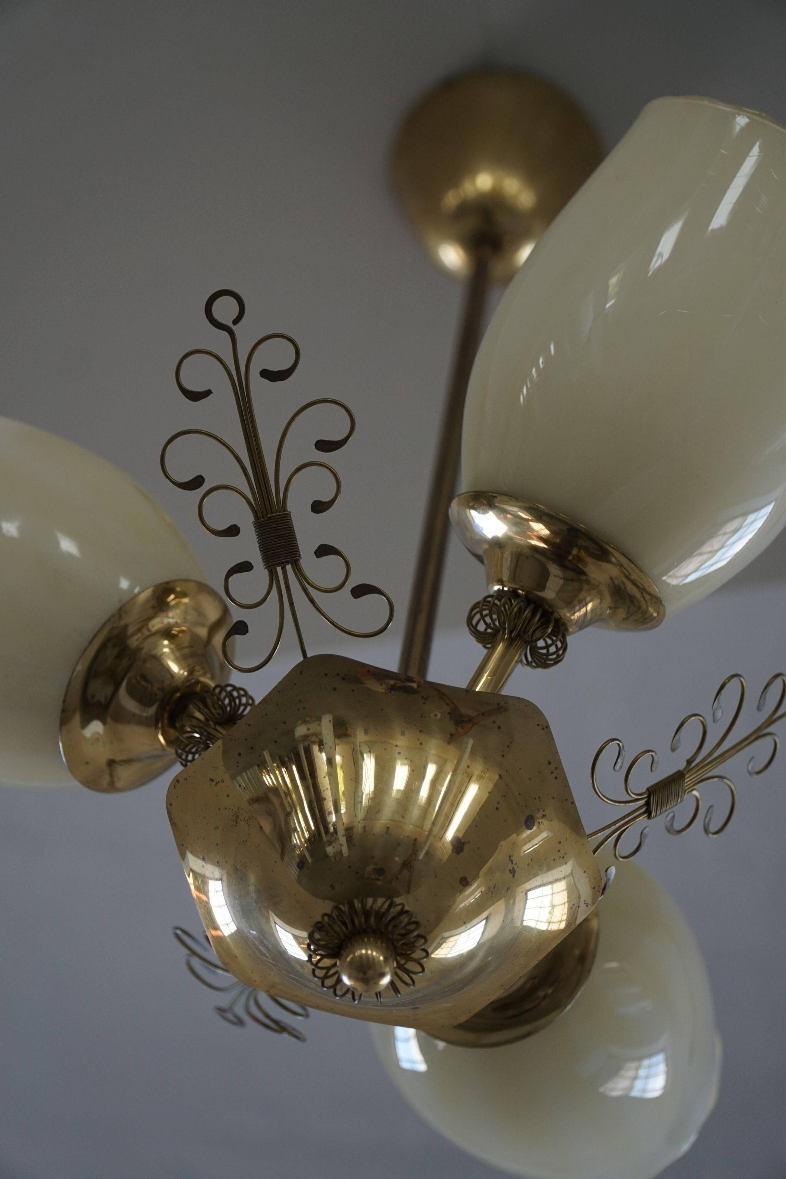 Paavo Tynell for Idman OY, 3-arm chandelier in brass and glass, mid-century, 1940s.