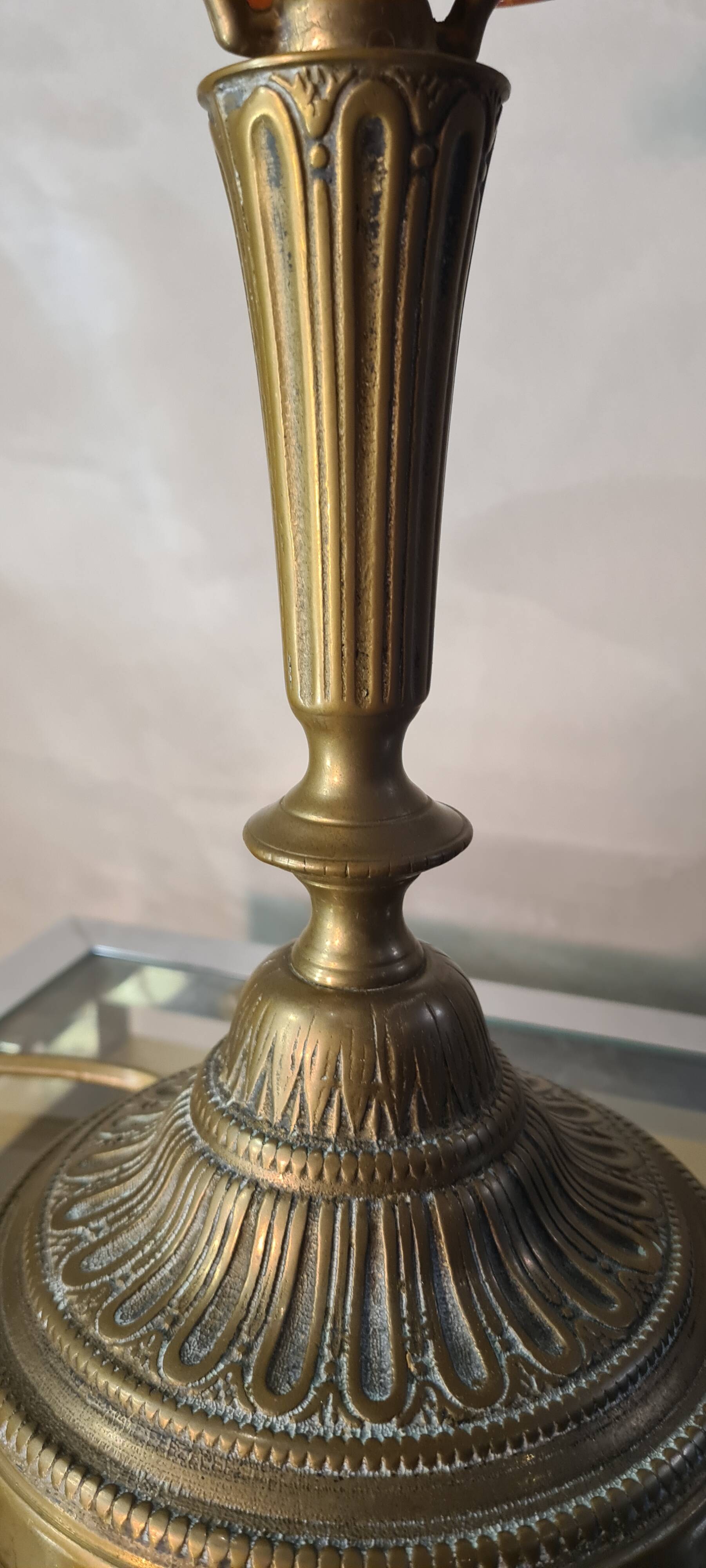 Art deco bronze lamp with pretty purple tulip, 41x15 electricity ok