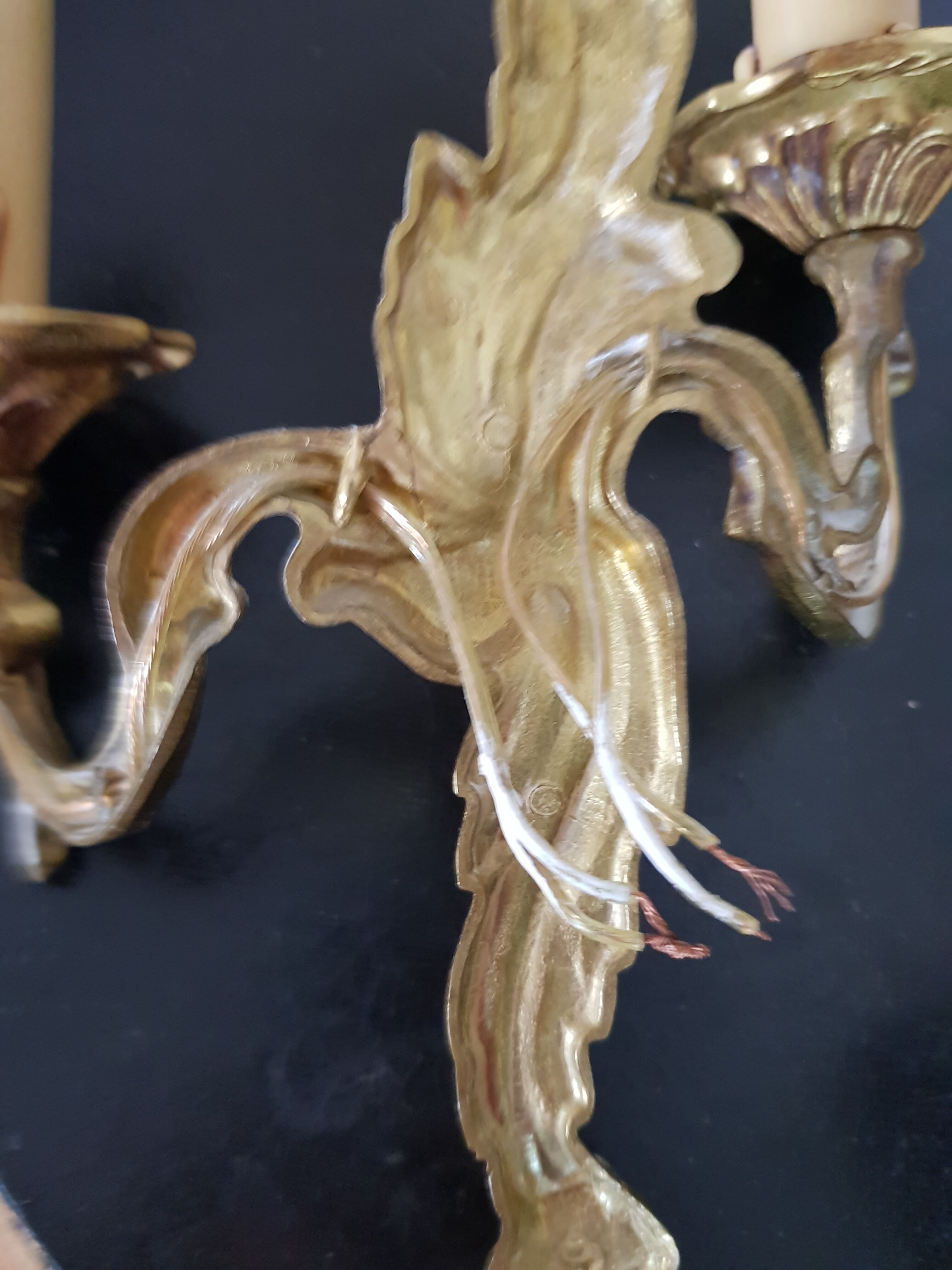 Gold wall lamp