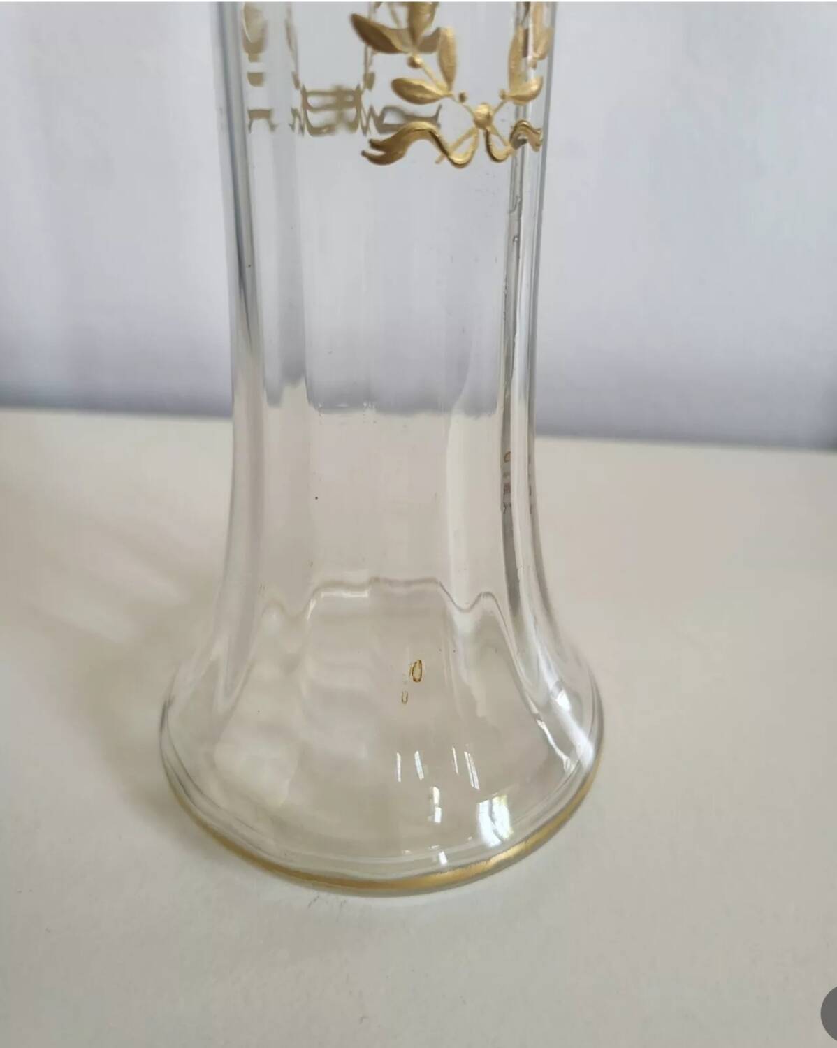 Vase en cristal doré à cotes vénitiennes