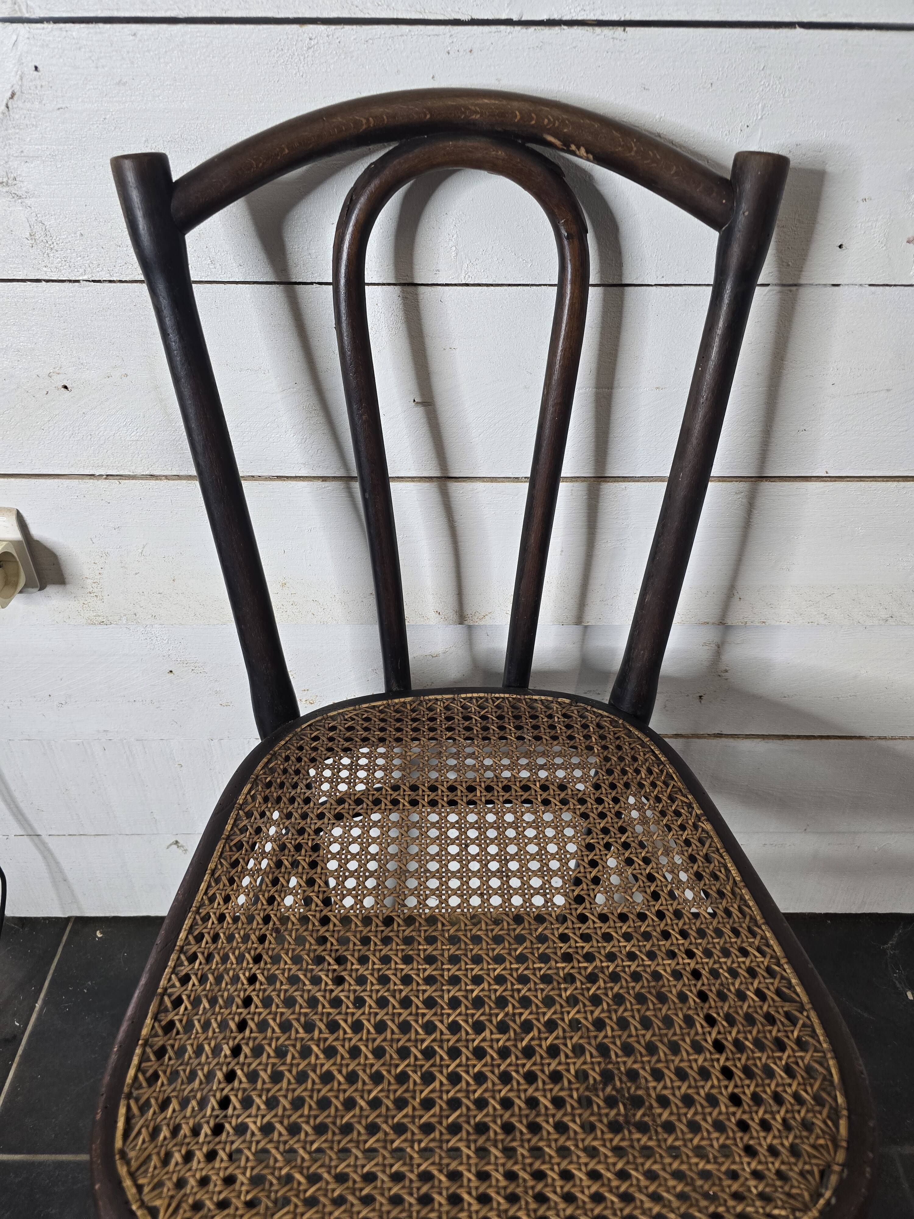 Chaise de bistrot en bois courbé Thonet