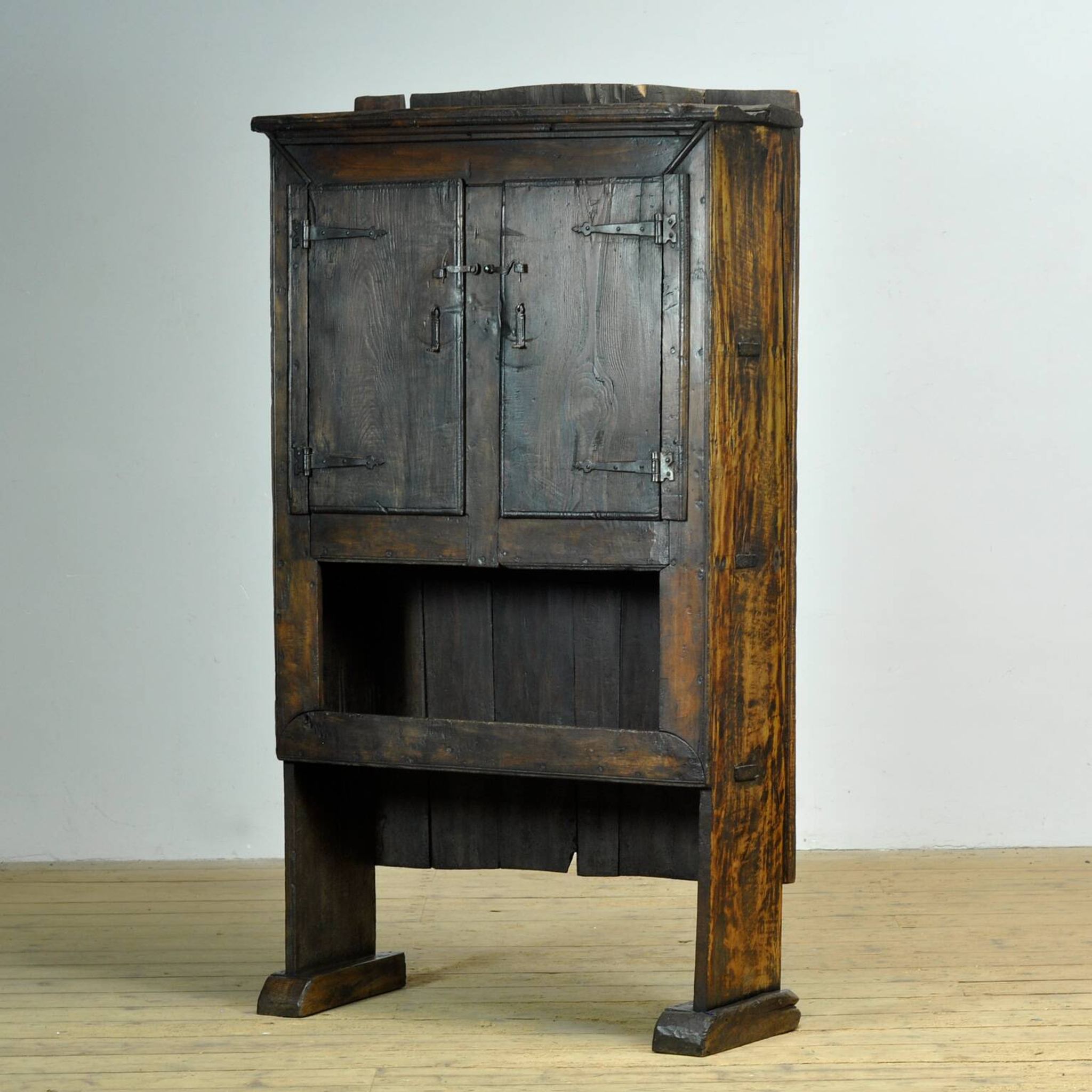 Cabinet en chêne espagnol, vers 1800