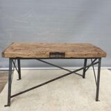 Eiffel metal base workshop with rivets