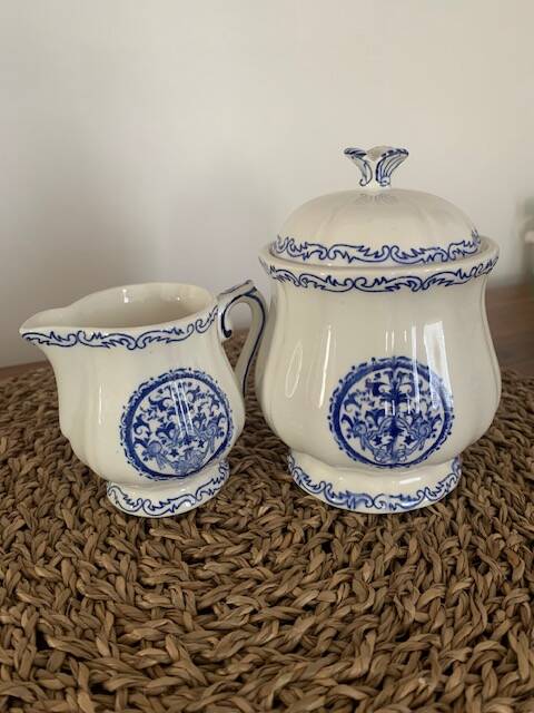 Milk or cream jug and sugar bowl with Gien earthenware lid, Rouen model 32