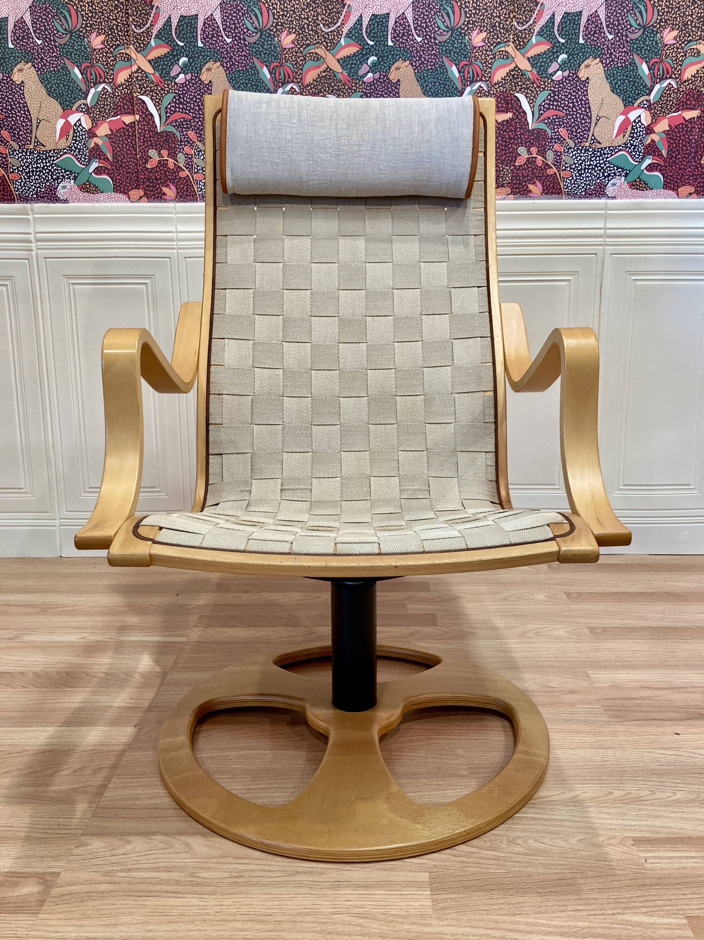FAUTEUIL ET SON OTTOMAN "DESIGN SCANDINAVE".