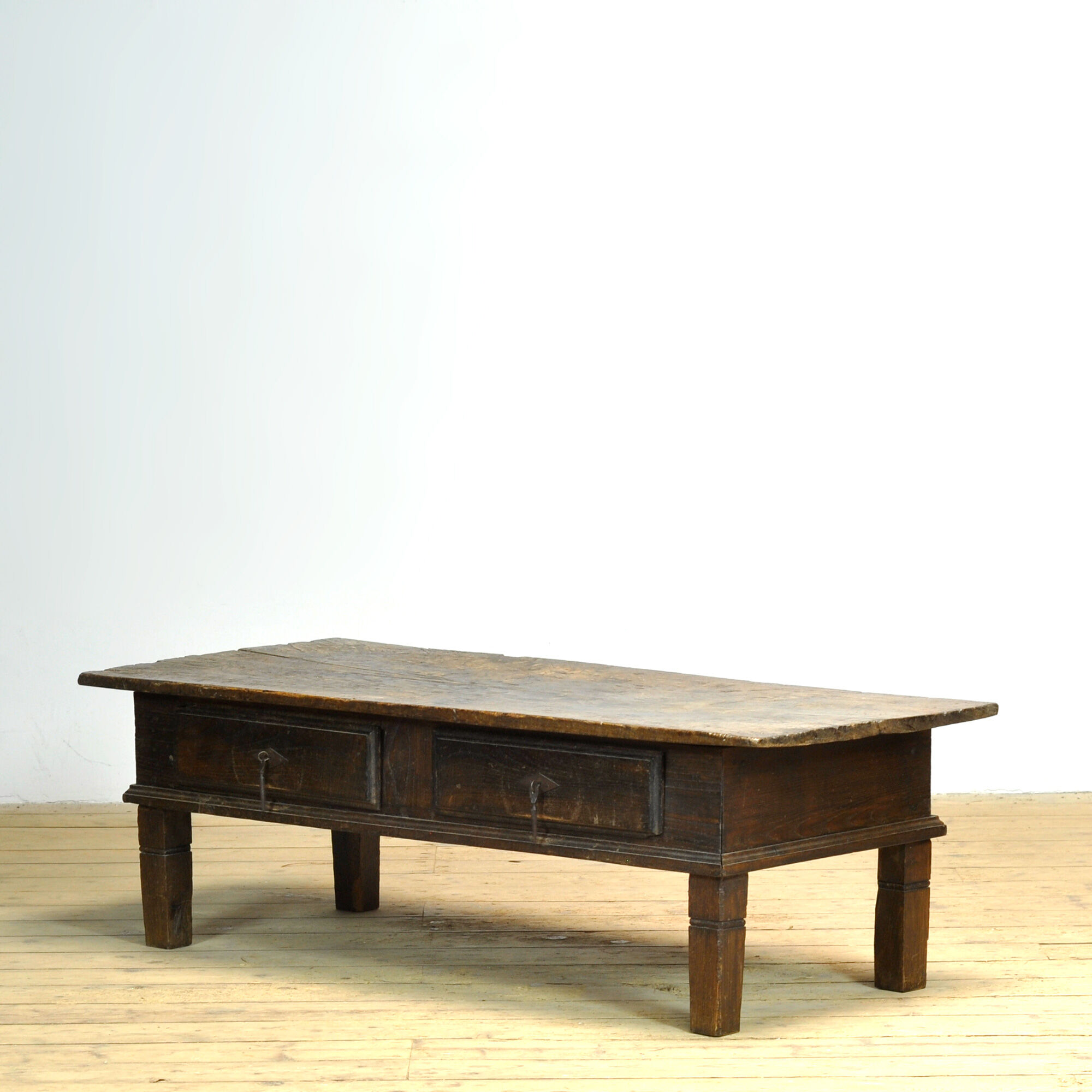 Table basse en chêne, vers 1820