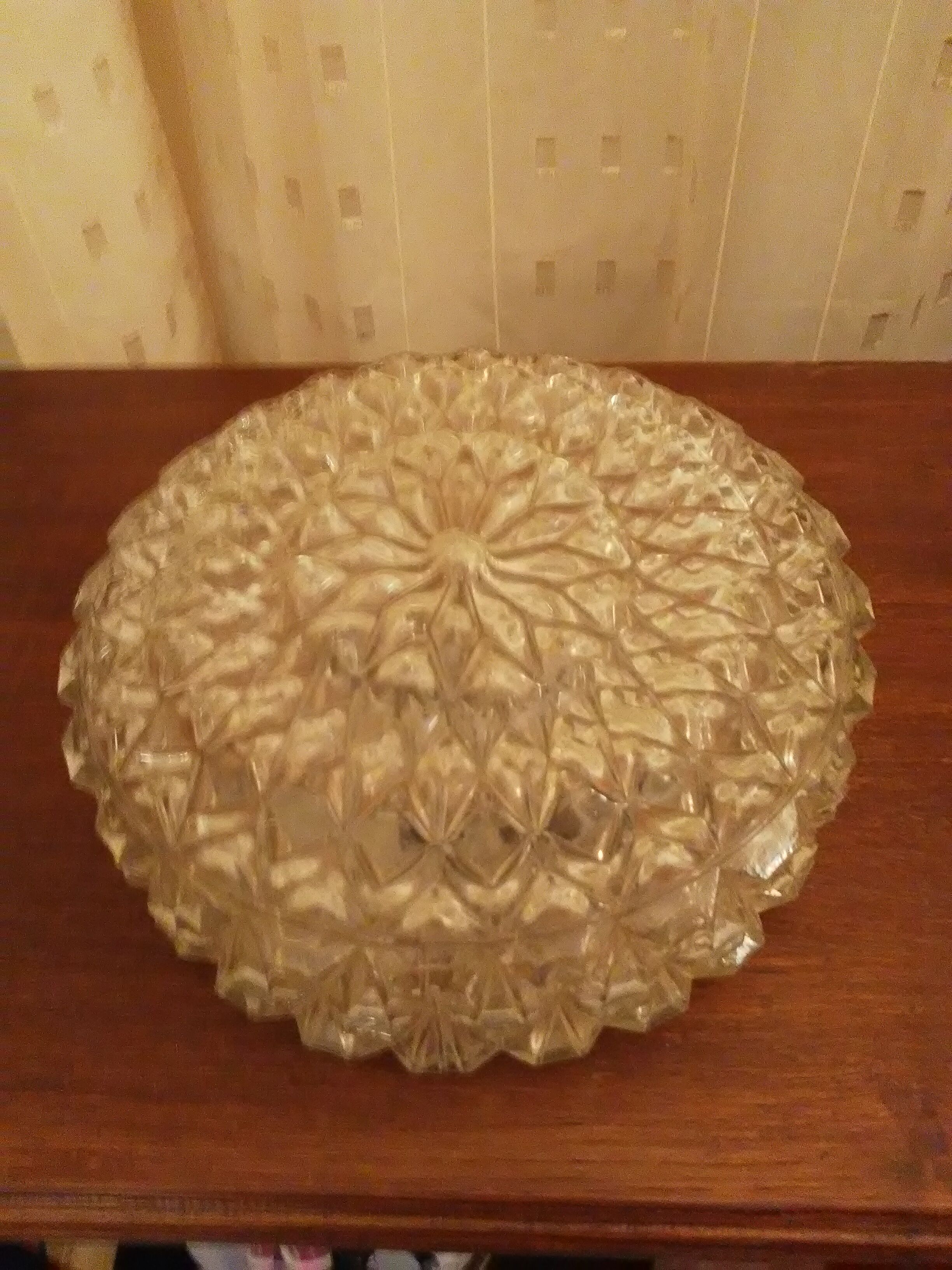 Round ceiling in cast glass