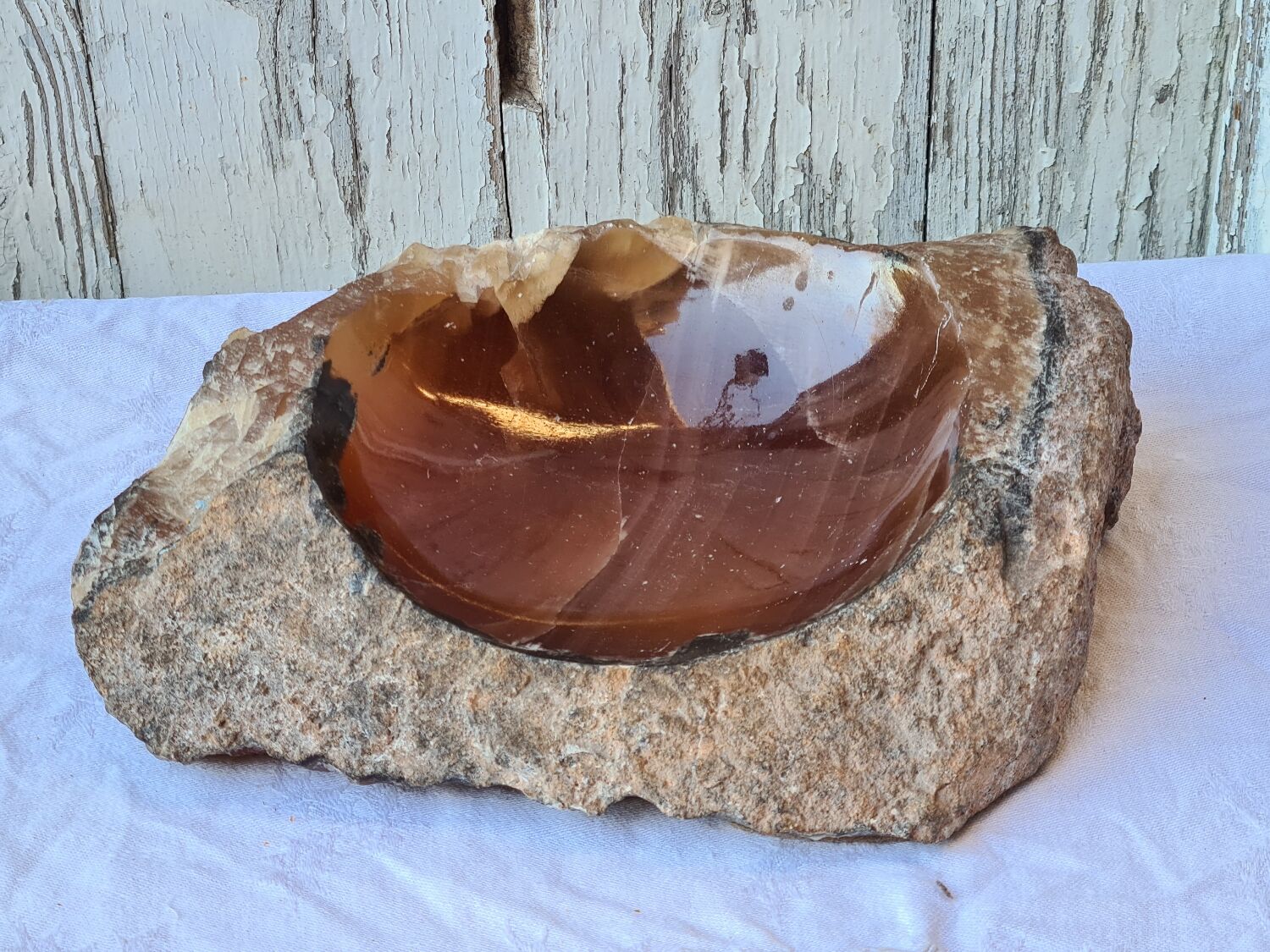 Empty pockets alabaster natural stone