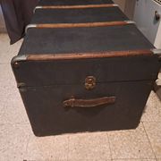 Antique vintage wooden travel trunk dating from the 1880s/1920s