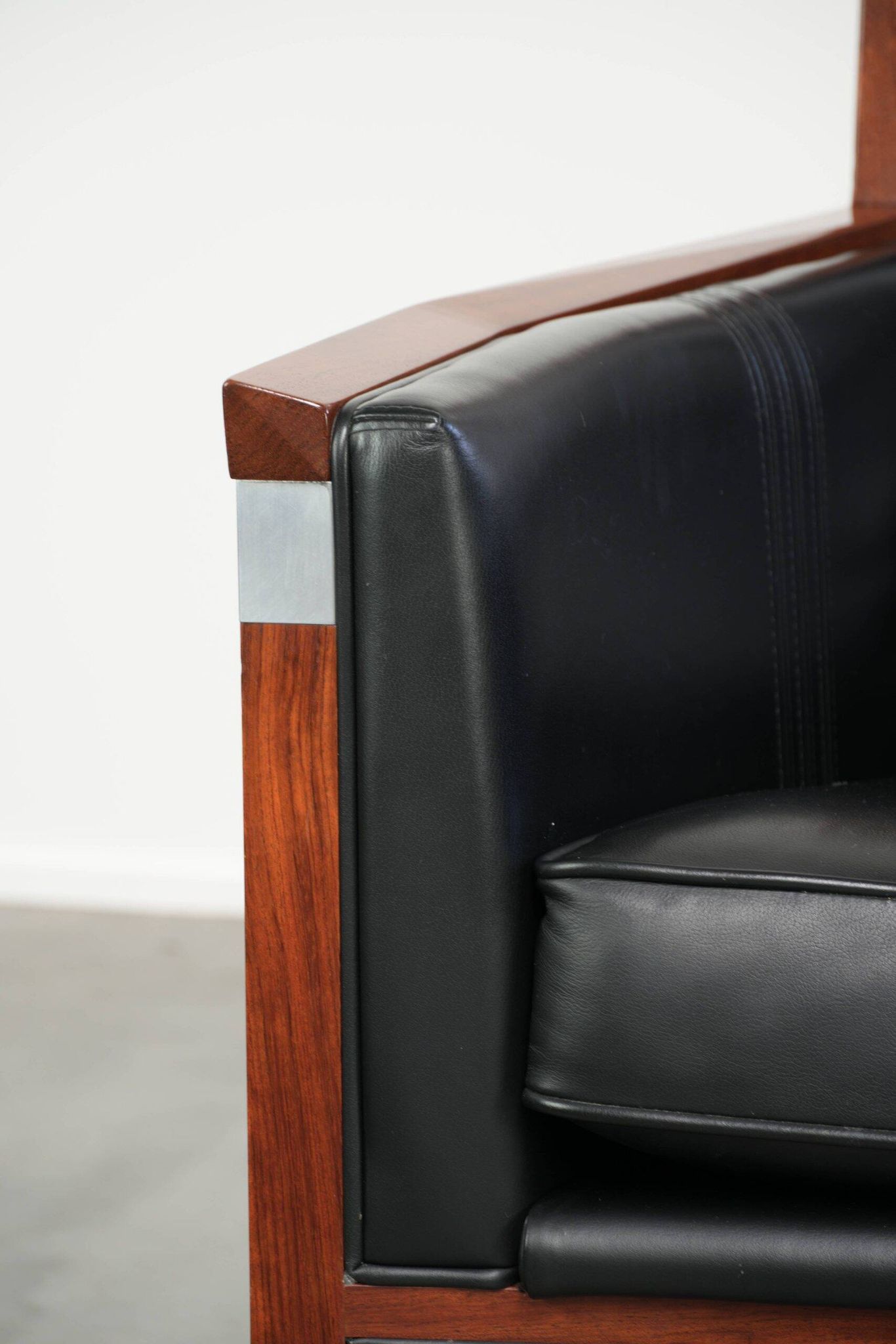 Fauteuil en cuir de vache au design Art Déco avec un look intemporel