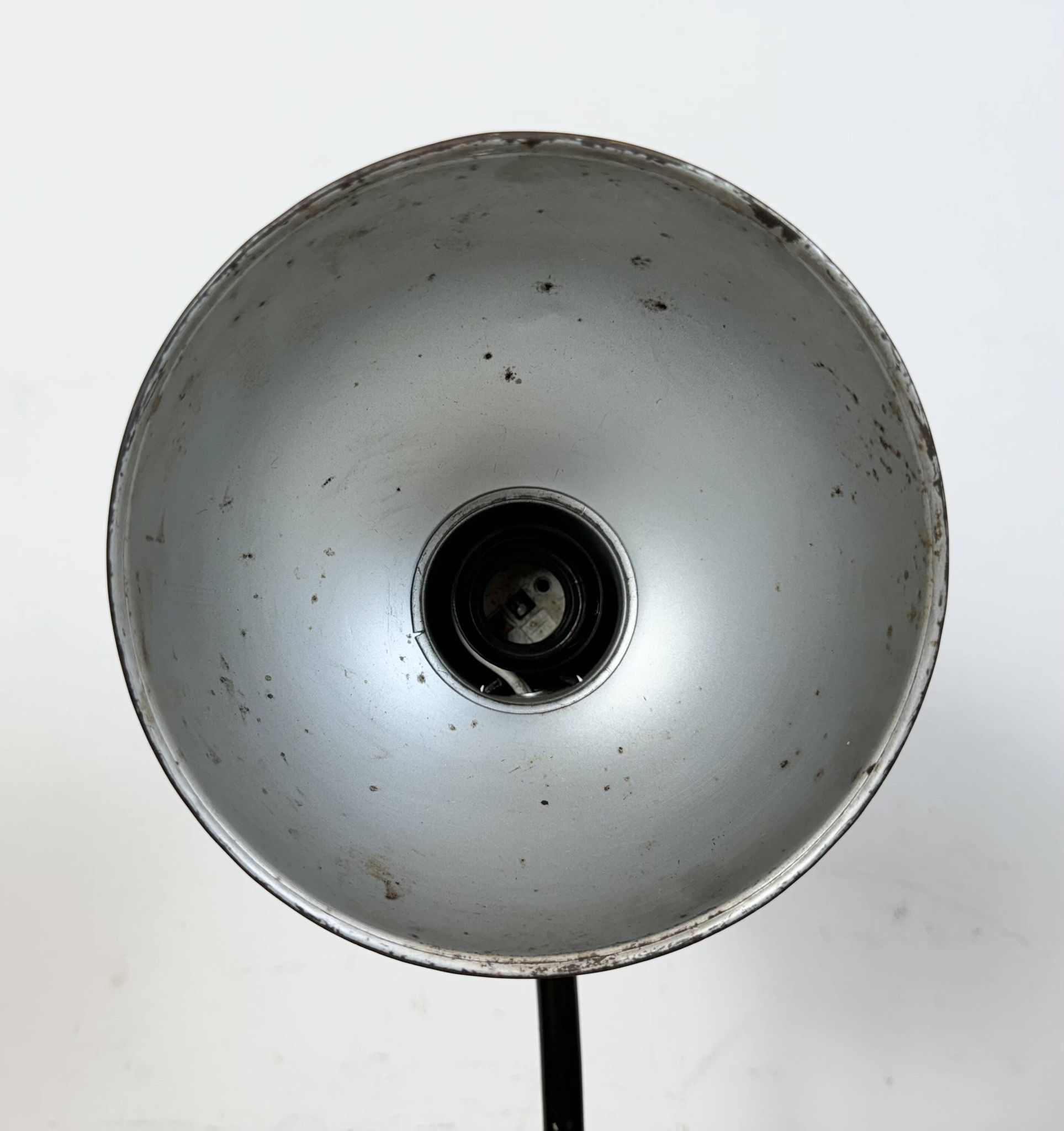 Lampe de table industrielle Bauhaus noire, années 1930
