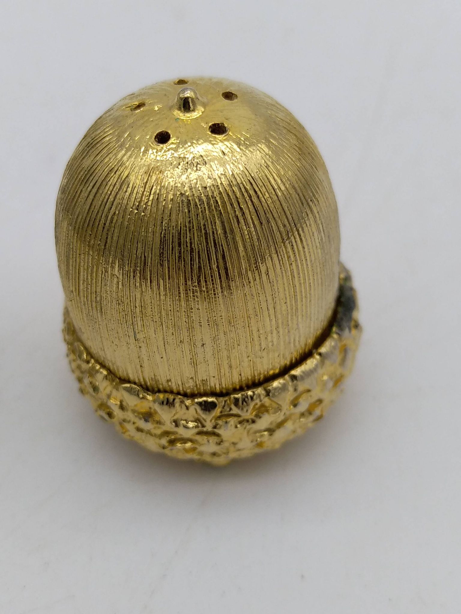 Salt and pepper shaker in silver and gold metal. Mirella. Circa 1960/70.
