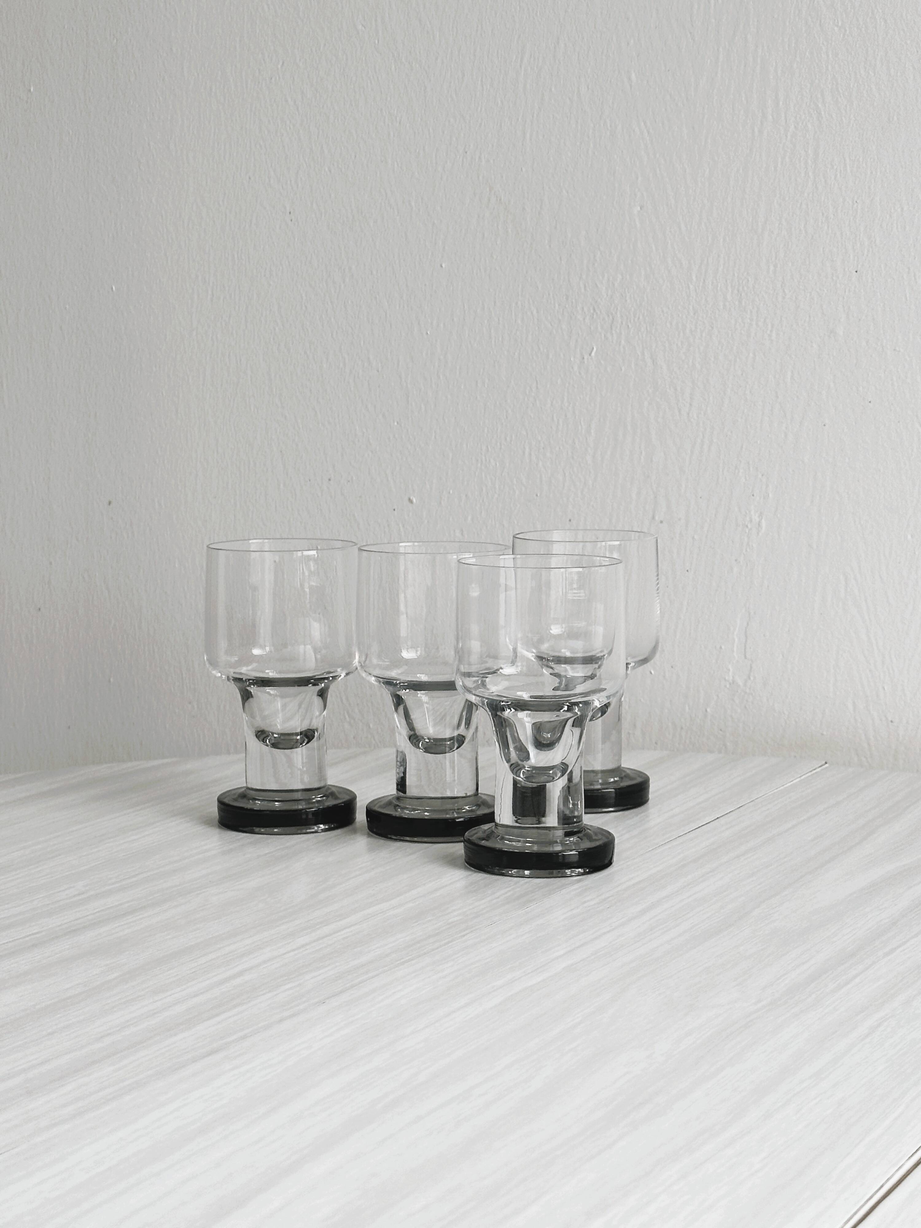 4 verres à eau design en verre épais