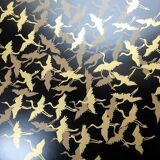 Plat octogonal en bois laqué à motifs de grues par Nishimura Hikobei IX – Showa XXe s.