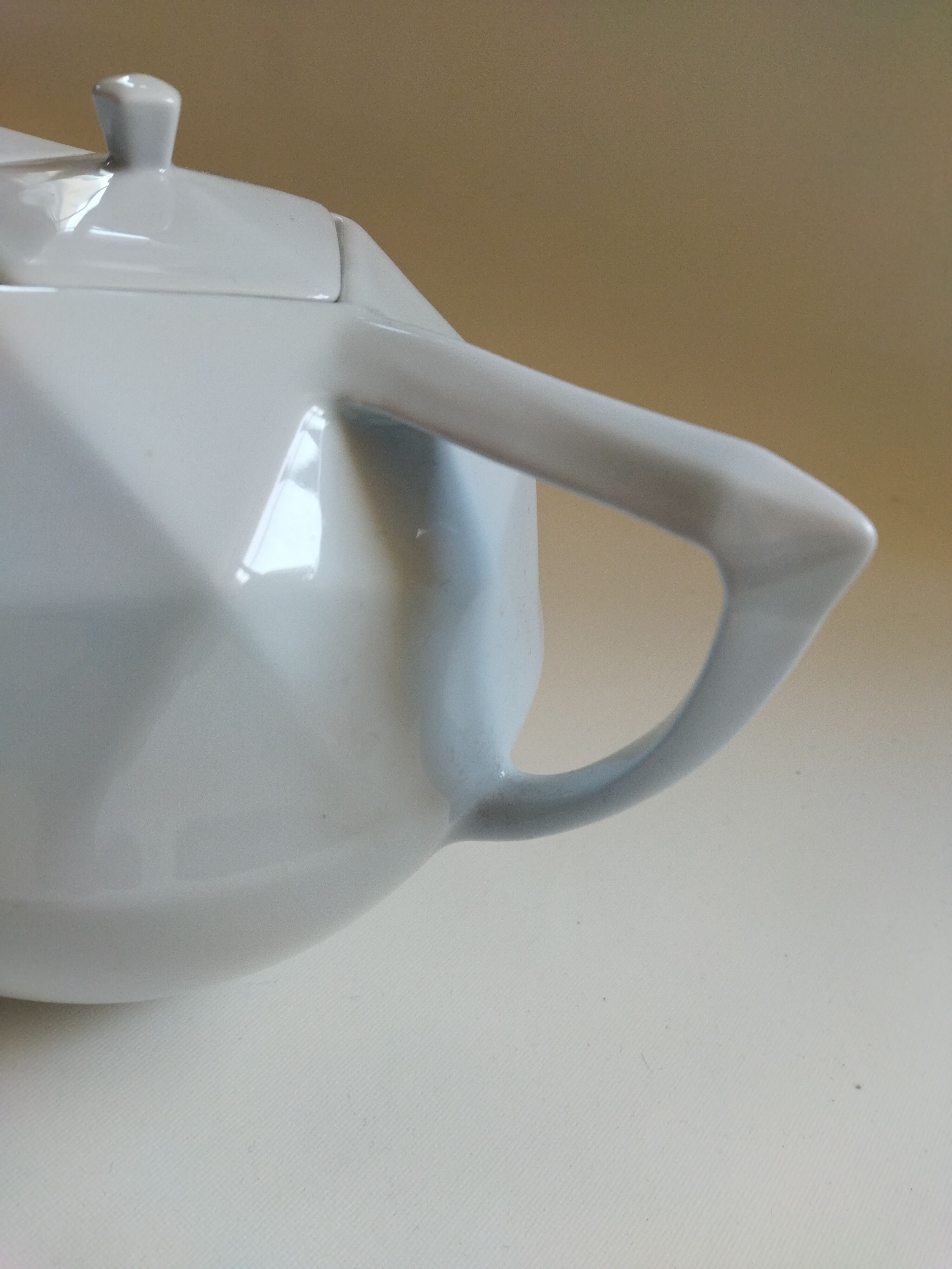 Porcelain teapot Deshoulières