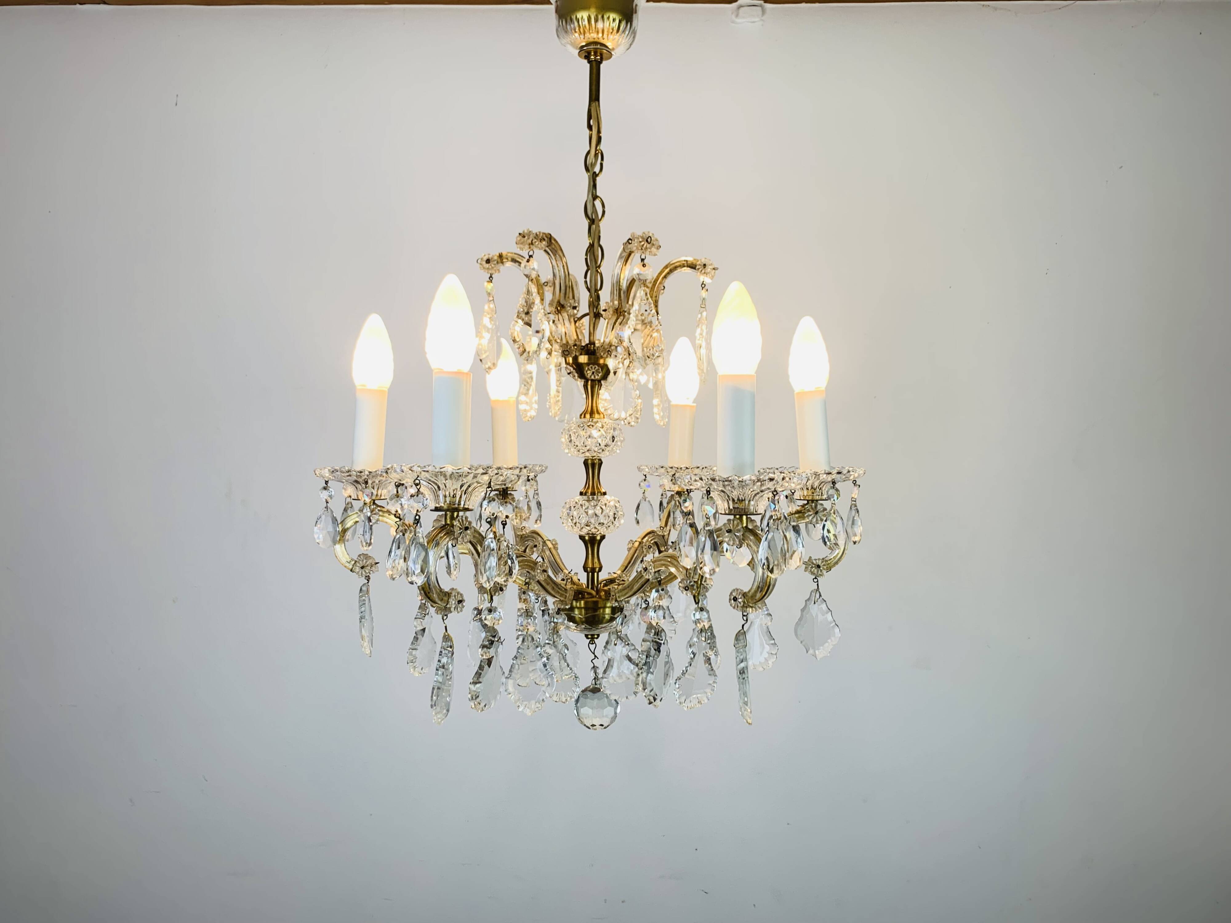 Palme & Walter chandelier, crystal and brass pendants, 1970s