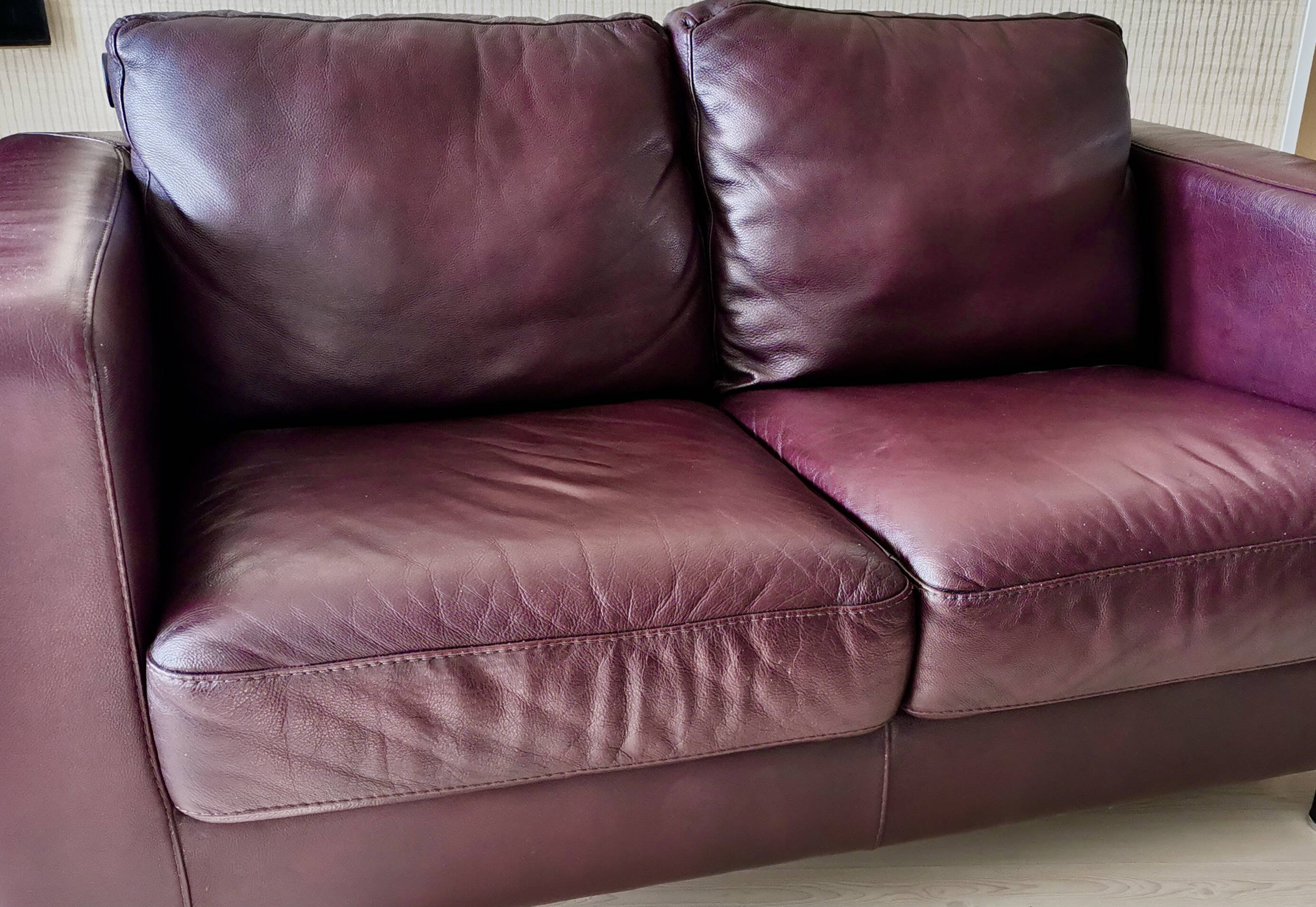 1 LOT of 2 leather sofas (1 three-seater & 1 two-seater)