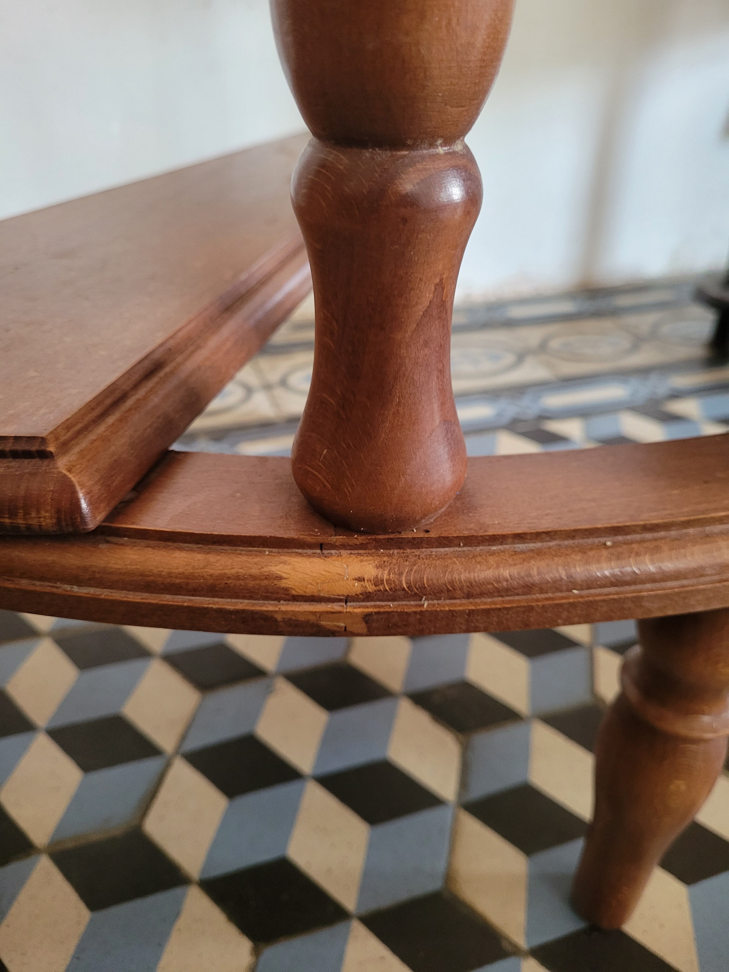 Escabeau de bibliothèque en bois tourné