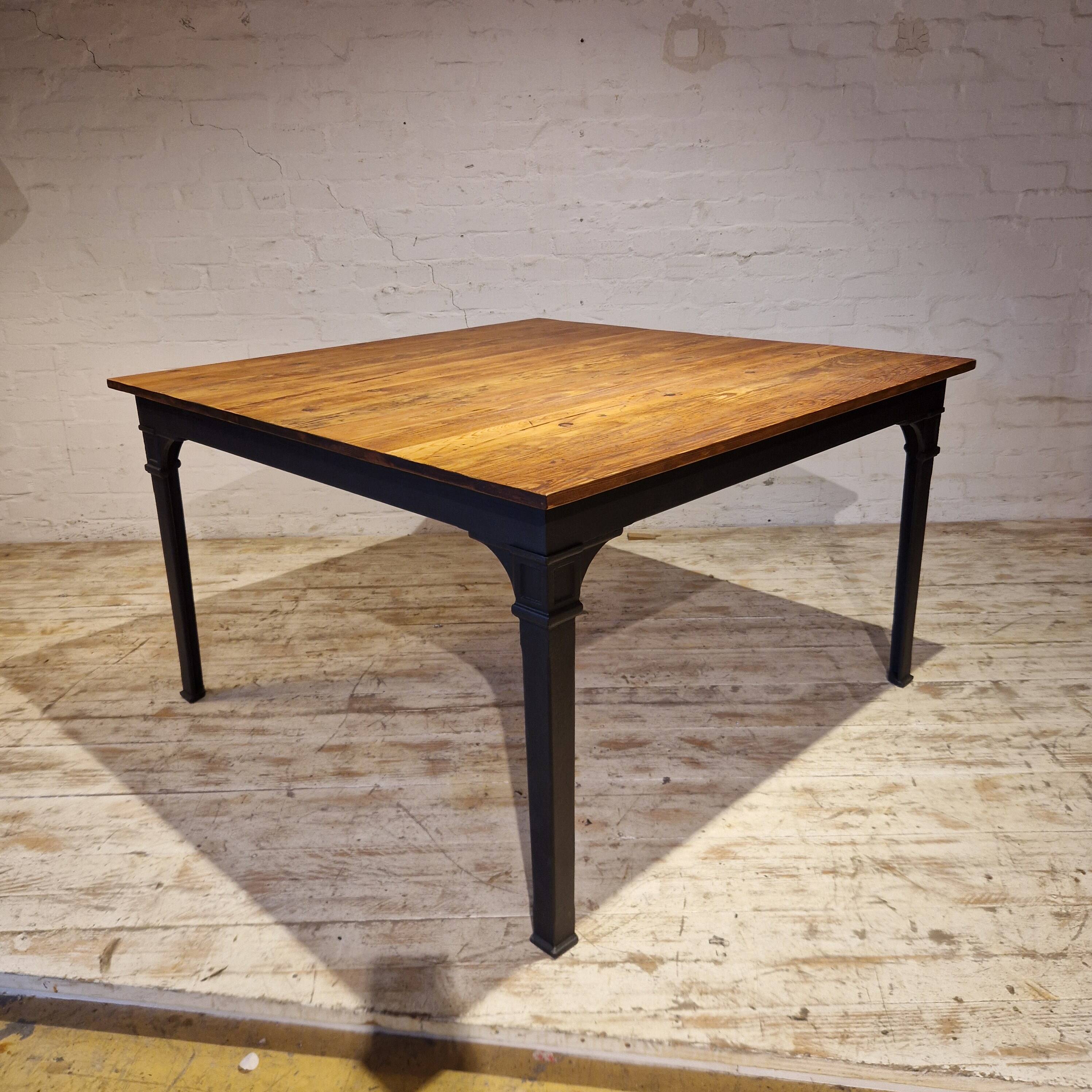 Esstisch "Telegrafen Tisch" Pitchpine quadratisch