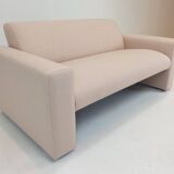 Banc à deux places Artifort Modèle 691, rembourré en laine rose douce, années 1980.