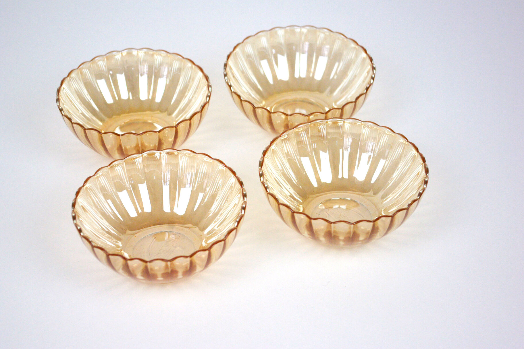 Set of 4 round cups in rosé and pearly glass