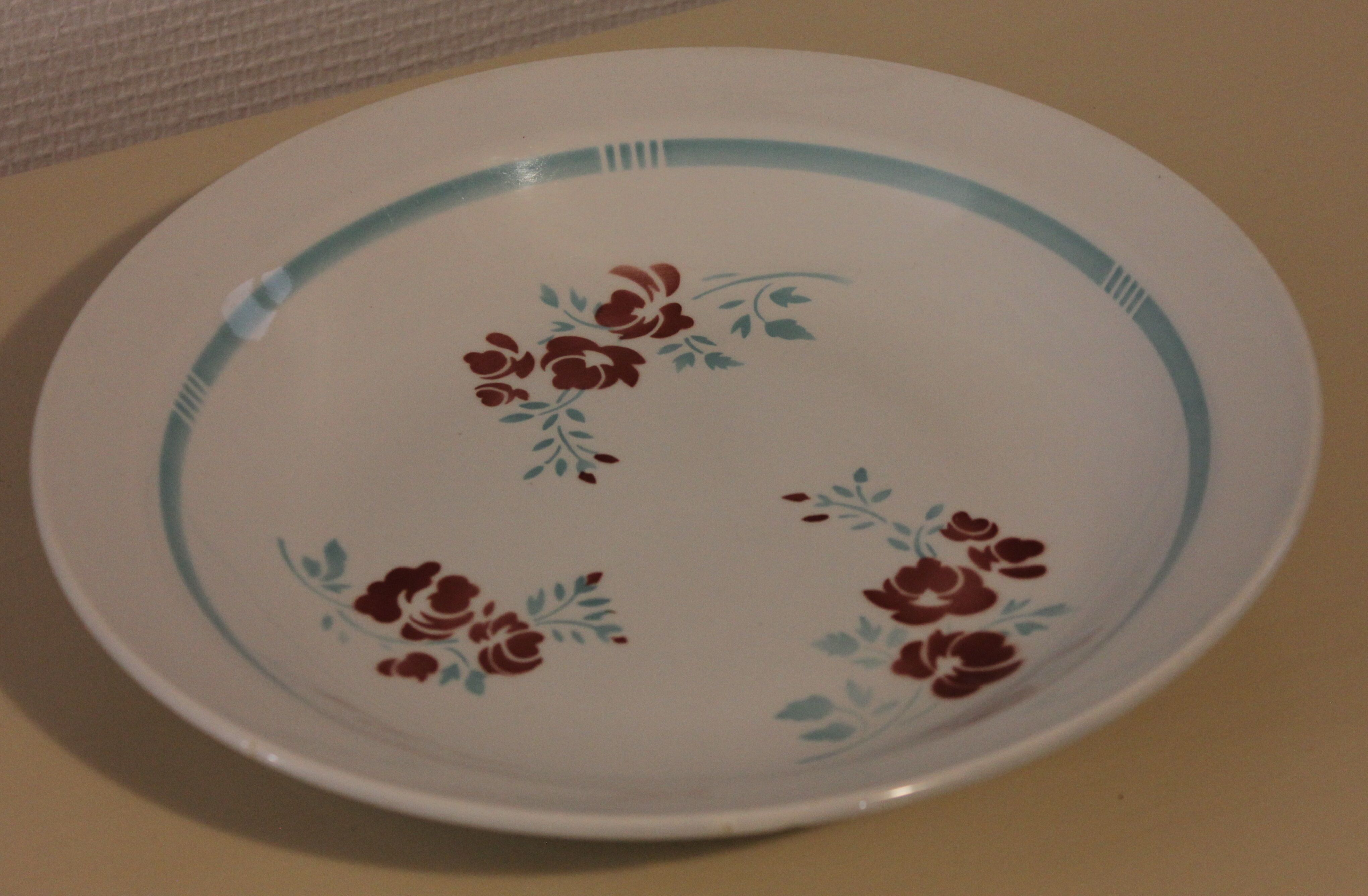 Dish in faience 50s floral decoration blue and pink