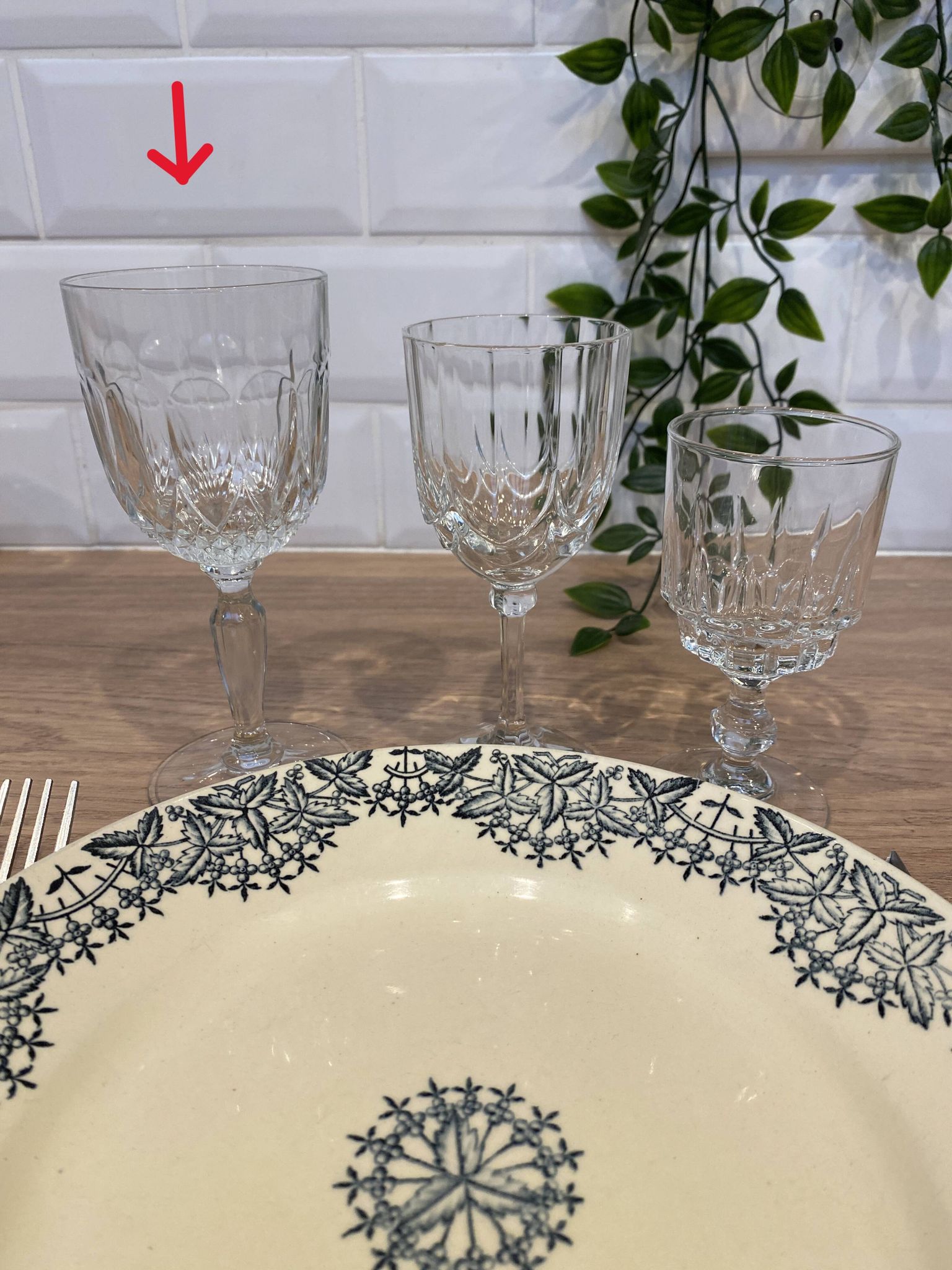 Set of 5 wine glasses