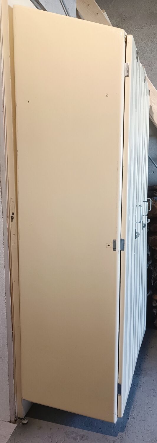 Fiber workshop cloakroom