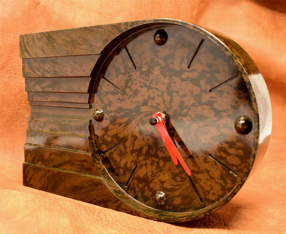 Bakelite clock