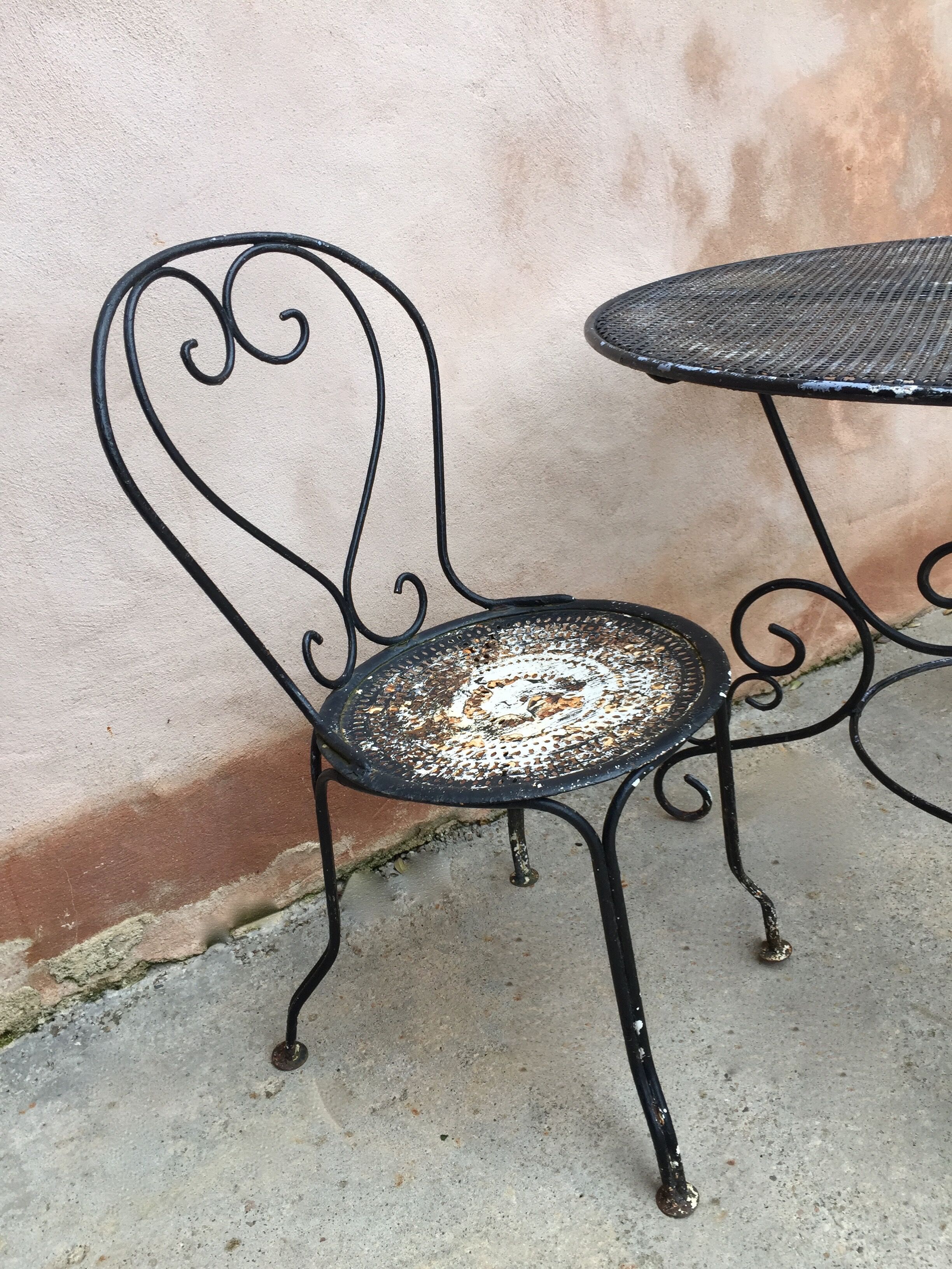 Garden table iron round