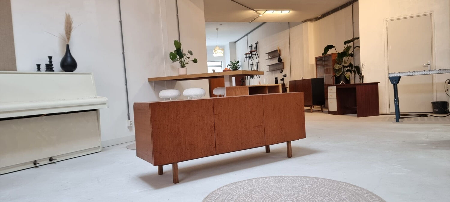 Lowboard du milieu du siècle