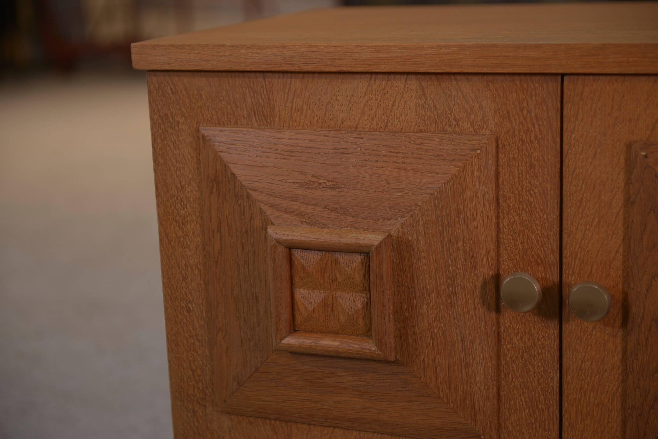 Brutalist bedside table in oak and oak veneer, 1950s