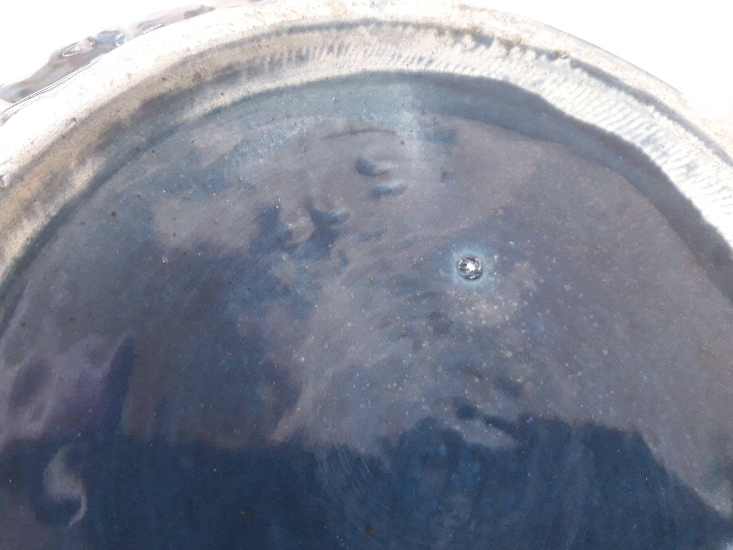 Earthenware cache-pot