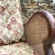 Fauteuil anglais cannage et velours , style Chippendale