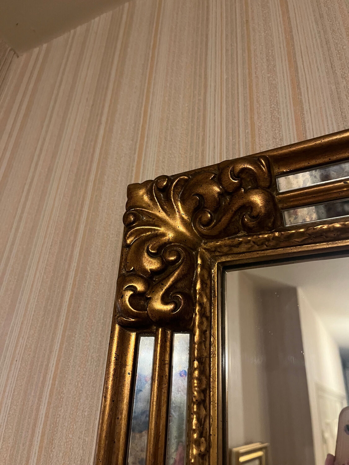 Mirror with a glazing bar