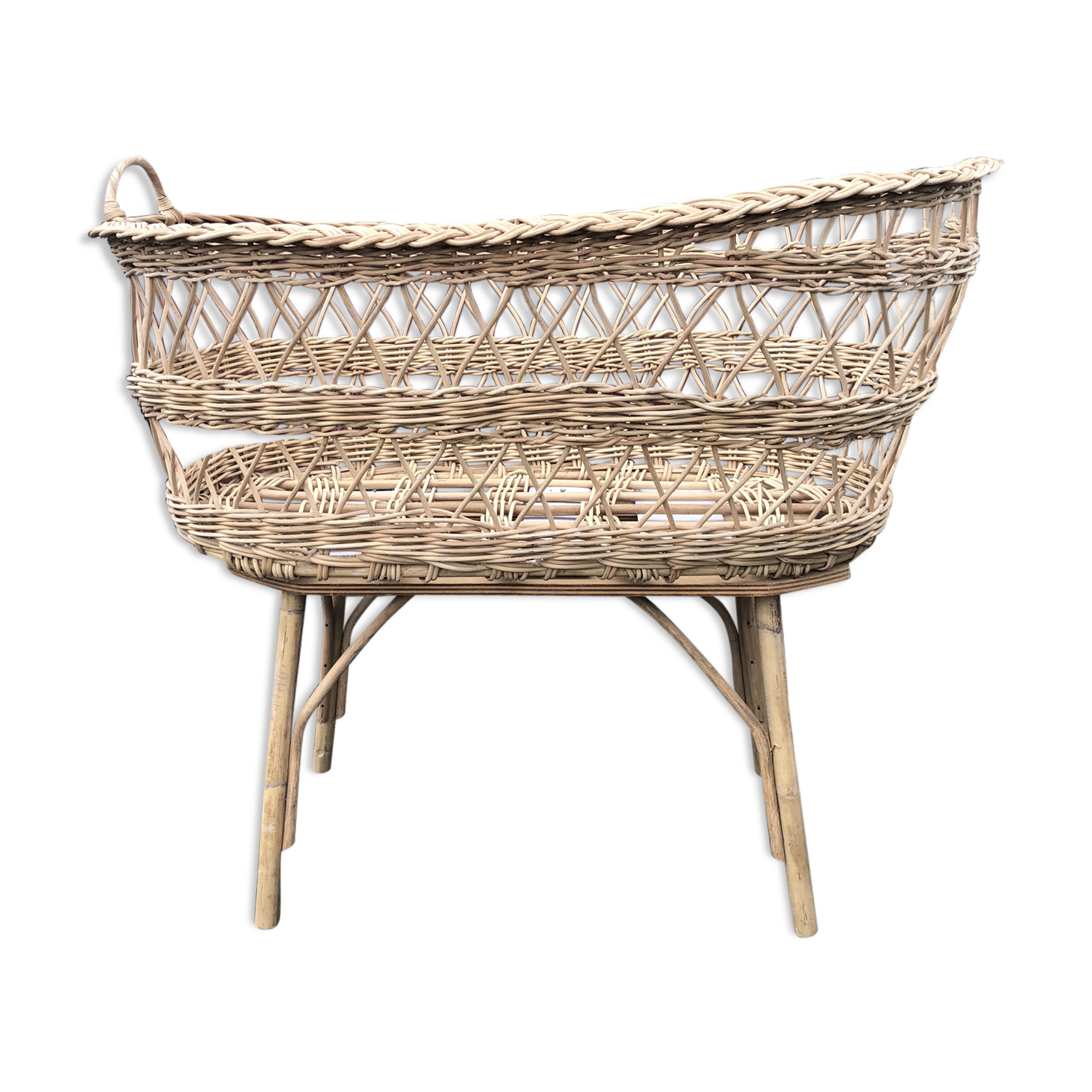 Wicker basket on foot