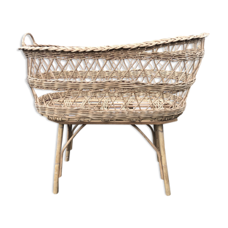 Wicker basket on foot